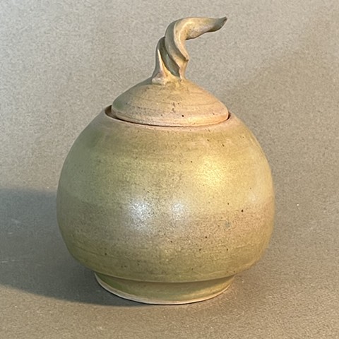 Small lidded pot 1