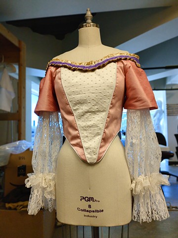 Mariane's completed bodice on mannequin