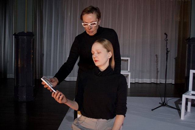 DIE VERHINDERUNG DER DISTANZ