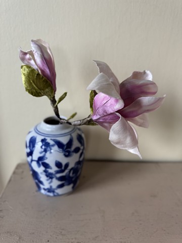 Magnolia, silk