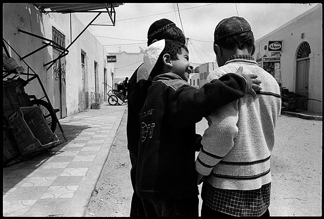 Three little men Hara Kbira