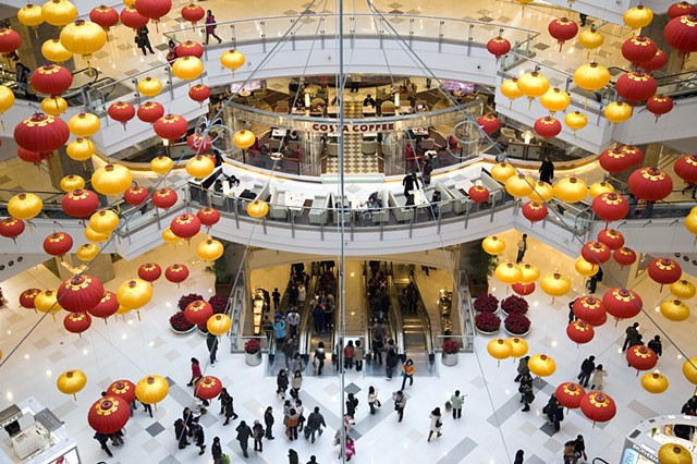 Red and Gold
(Grand Gateway Mall, Shanghai)