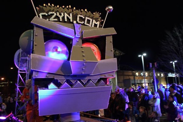 Giant Robot Head Float for Clarendon Mardi Gras c2yn.com