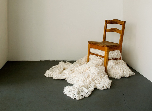 Acrylic yarn, school chair, contemporary art installation, Modesto Covarrubias.