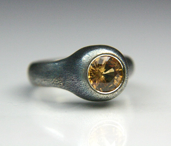"9mm" Ring in Silver with Golden Zircon  