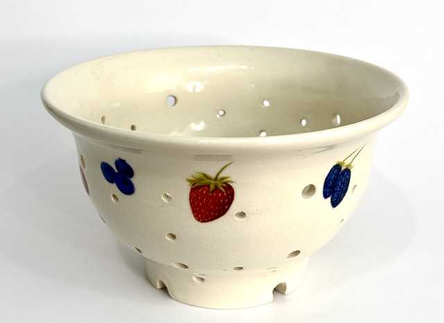 #732 Berry Colander- view 2