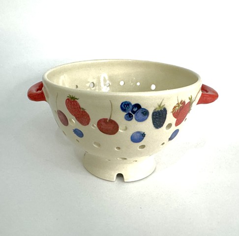 Berry Colander #731, view 2