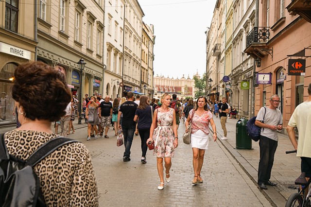 Promenade in Krakow, going to town square