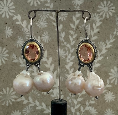 Peach and Pearl Trembling Earrings