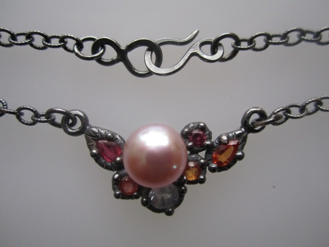 Encrusted Necklace with Sapphires and Pink Pearl
