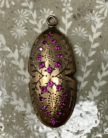 Engraved Lozenge Pendant with Teardrop Reflection