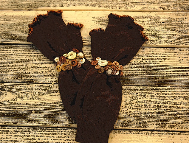 knit gloves w/antique buttons