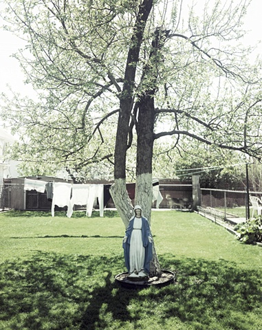 Virgin with clothesline