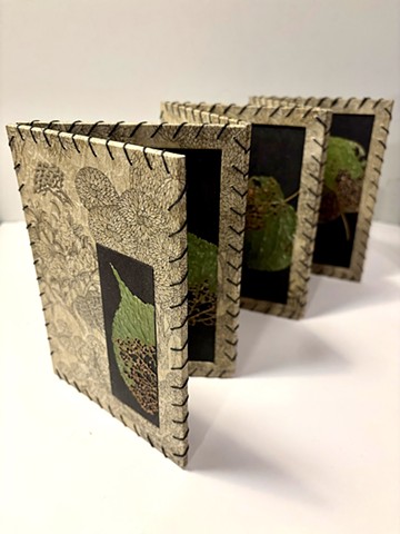 Intermittent, accordion open