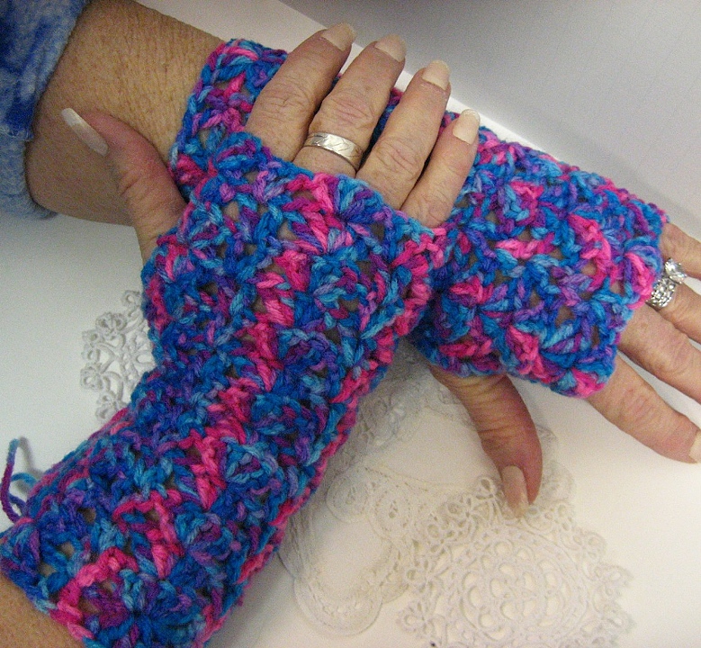 Crocheted gloves